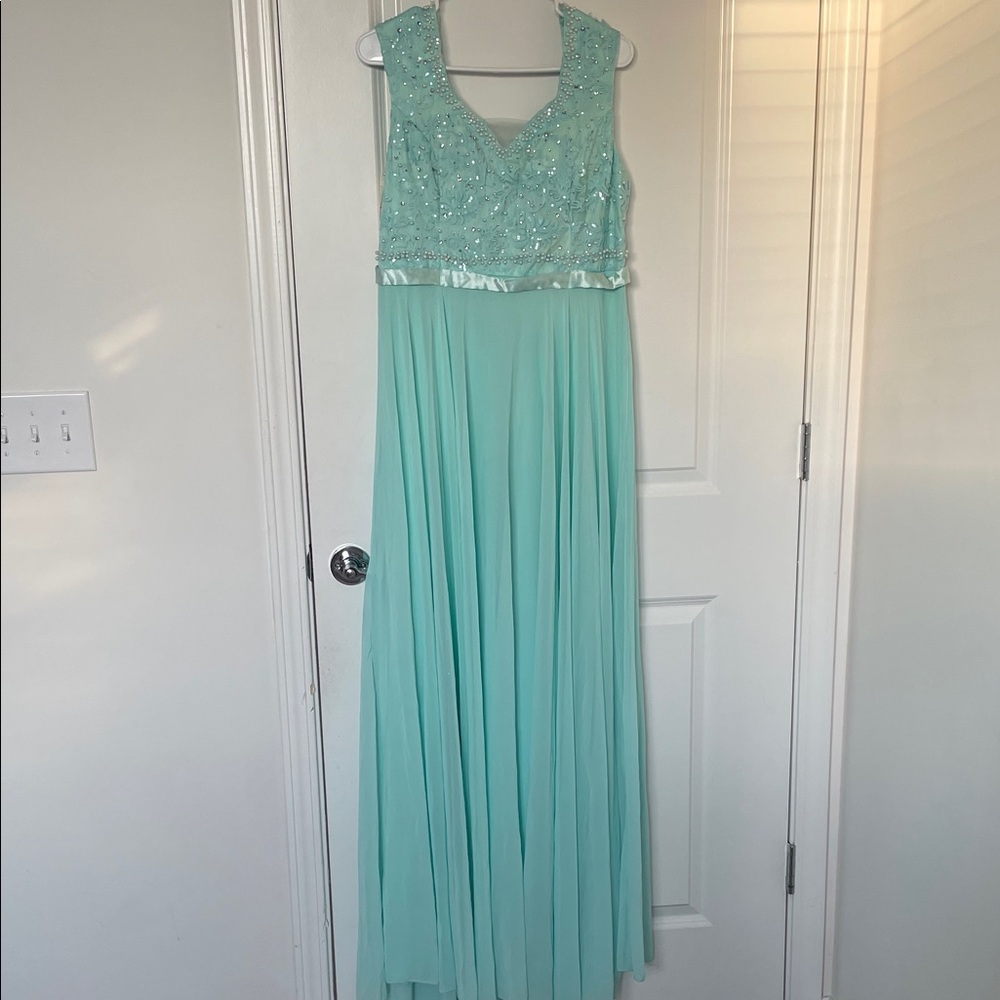 Elegant Aqua Sleeveless Prom Dress